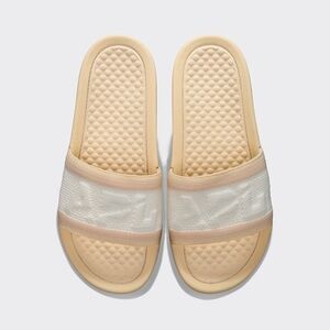 athletic propulsion labs Women's Big Logo TechLoom Slide Vanilla / Alabaster